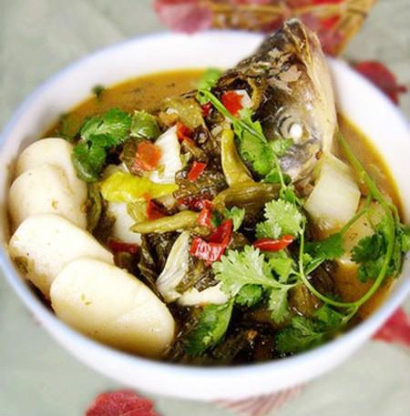 清汤辣味财鱼汤的做法，清炖财鱼汤的做法窍门（好喝到爆~简单又暖胃^）