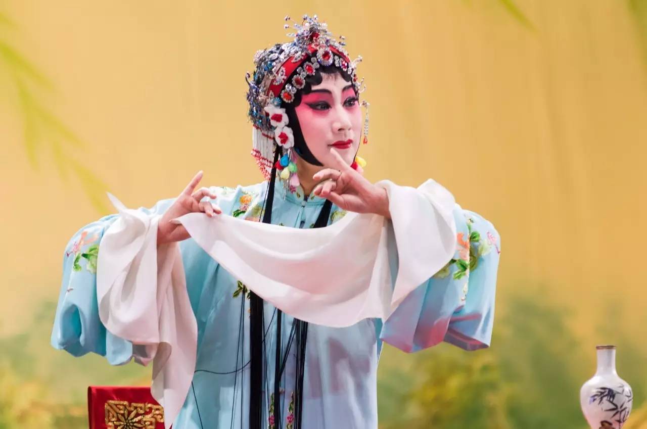 良辰美景奈何天是什么意思，奈何良辰美景奈何天啥意思（和昆曲来一场春的约会）