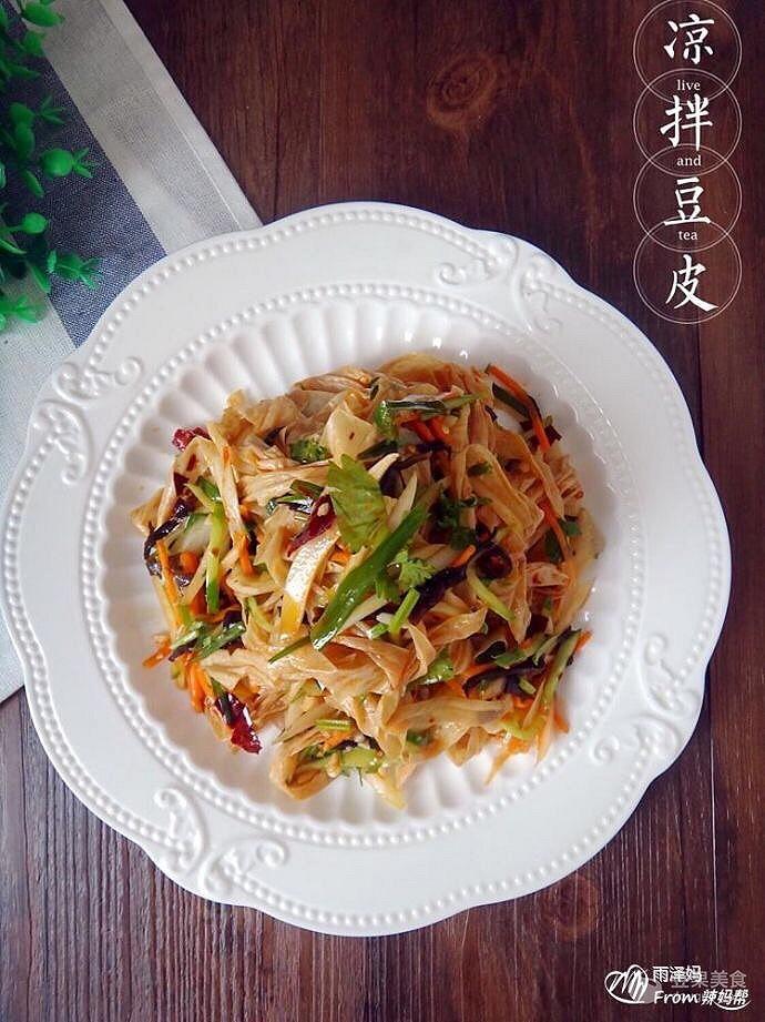 凉拌豆皮的做法，凉拌豆皮的做法及调料（凉拌扁豆角的做法大全窍门）