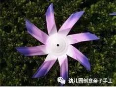 小风车的制作方法，教你用纸制作简易的三叶小风车（幼儿园亲子手工之风车教程）