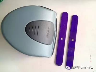 小风车的制作方法，教你用纸制作简易的三叶小风车（幼儿园亲子手工之风车教程）