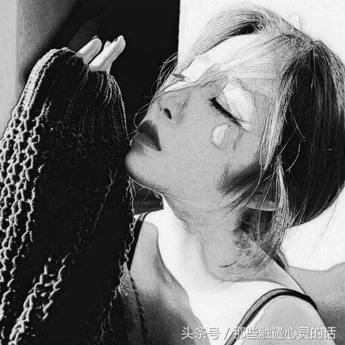 最后你还是离开了我，你会等待还是离开从前从前有个人爱你很久是什么歌（最后，你还是离开我了！）