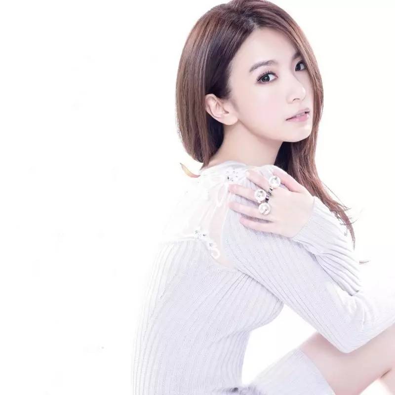 女星改年龄频繁原因,杨洋后面规划安排,胡歌唐嫣刘诗诗,田馥甄演唱会)