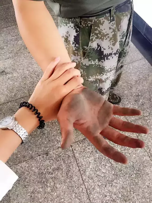 麦兜๑，微信头像，麦兜๑（军嫂手机里最珍贵的照片）