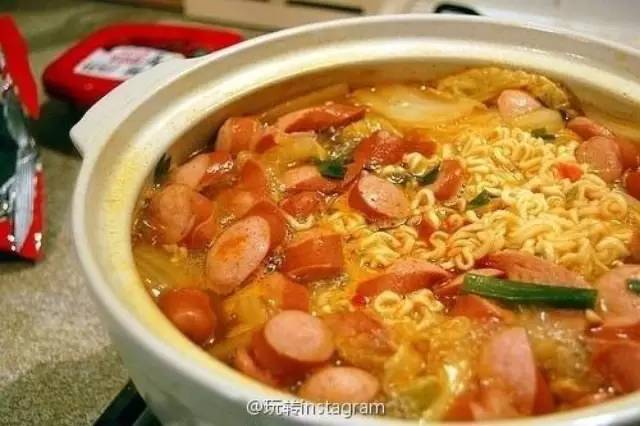 孕妇一个月最多吃几次泡面，怀孕初期可以吃一次泡面吗（吃一次泡面没事吧）