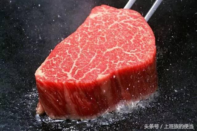 t骨牛排是牛的哪个部位，T骨牛排是哪个部位（菲力丶肋眼丶沙朗等牛排）