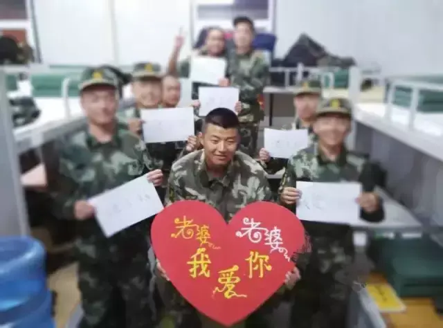 麦兜๑，微信头像，麦兜๑（军嫂手机里最珍贵的照片）