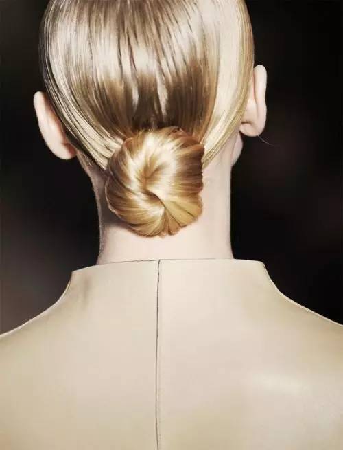 美韩混血儿Emily、长lob的气质宝贝，混血儿图片三个和尚（今年春天梳这个发型能让你既时髦又有气质）