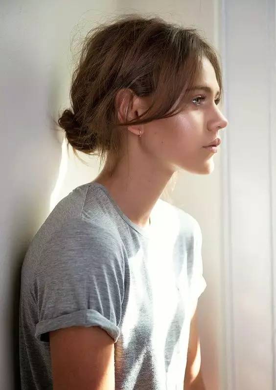 美韩混血儿Emily、长lob的气质宝贝，混血儿图片三个和尚（今年春天梳这个发型能让你既时髦又有气质）