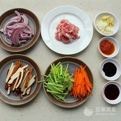 芹菜香干肉丝做法，芹菜香干肉丝做法视频（芹菜香干肉丝的做法）