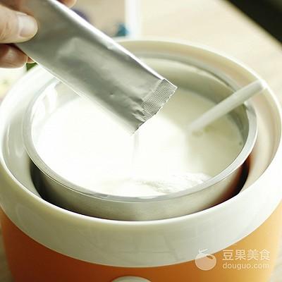 酸奶水果沙拉做法，水果酸奶沙拉怎么做（酸奶水果沙拉的做法）