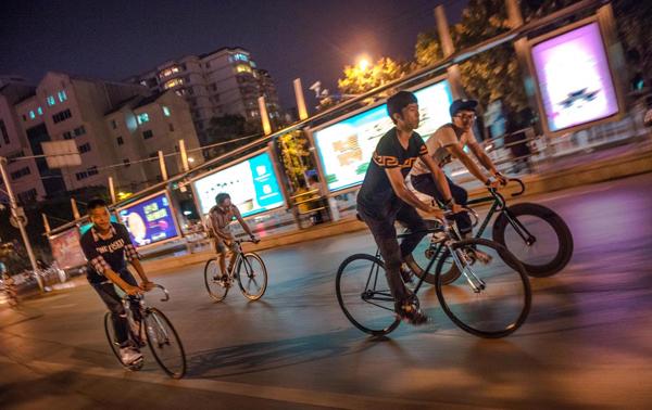 死飞怎么刹车，死飞刹车方法（“死飞”自行车究竟有多危险）