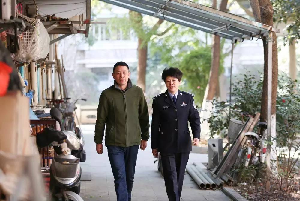 主持人陈怡的老公,陈怡真的老公是谁("全国三八红旗手"陈怡)