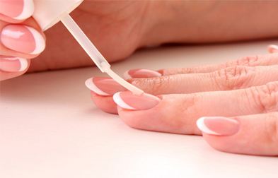 指甲油干了怎么稀释，指甲油干了用什么稀释（指甲油干了加眼药水会怎样）