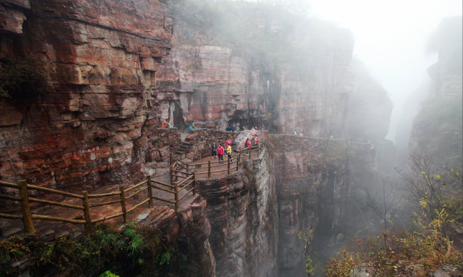 郭亮村在哪里，河南郭亮村风景区在哪里（河南省新乡市辉县沙窑乡郭亮村）