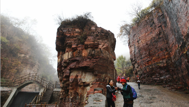 郭亮村在哪里，河南郭亮村风景区在哪里（河南省新乡市辉县沙窑乡郭亮村）