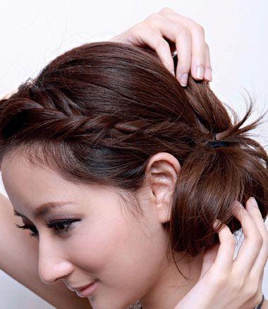 卷发怎么盘发好看，卷发怎么盘起来好看（2款流行的卷发盘发图解）