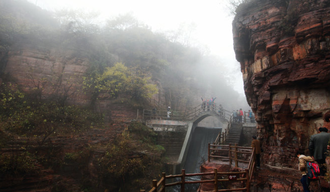 郭亮村在哪里，河南郭亮村风景区在哪里（河南省新乡市辉县沙窑乡郭亮村）