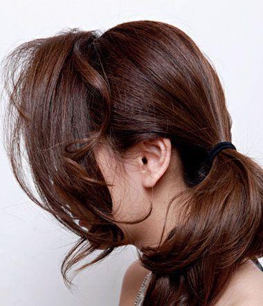 卷发怎么盘发好看，卷发怎么盘起来好看（2款流行的卷发盘发图解）