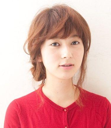 卷发怎么盘发好看，卷发怎么盘起来好看（2款流行的卷发盘发图解）