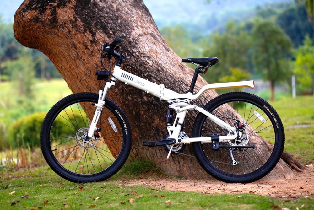 一般汽车的刹车在哪边，汽车一般哪边是刹车（为什么总有人把自行车后刹装右边）