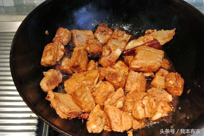 巴盟烩酸菜的做法，巴盟排骨烩酸菜的家常做法（巴盟烩酸菜，蒙西部的头道美食）