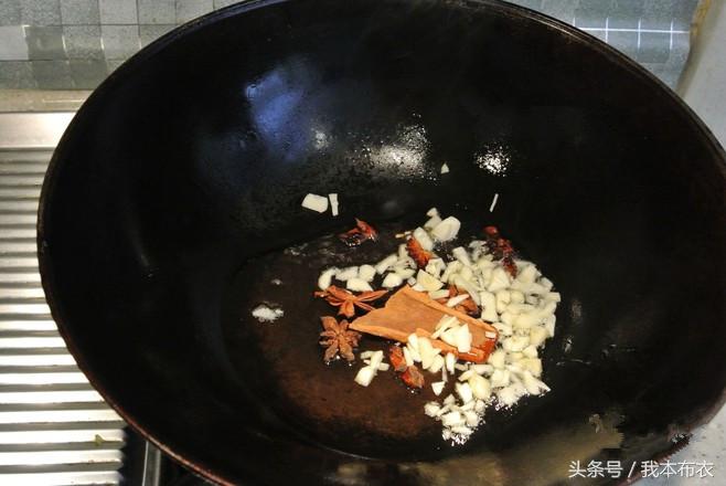 巴盟烩酸菜的做法，巴盟排骨烩酸菜的家常做法（巴盟烩酸菜，蒙西部的头道美食）