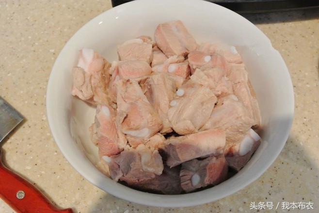 巴盟烩酸菜的做法，巴盟排骨烩酸菜的家常做法（巴盟烩酸菜，蒙西部的头道美食）