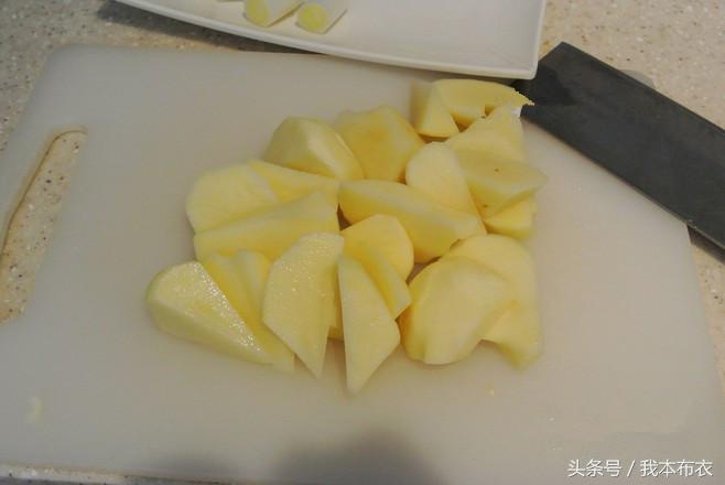 巴盟烩酸菜的做法，巴盟排骨烩酸菜的家常做法（巴盟烩酸菜，蒙西部的头道美食）