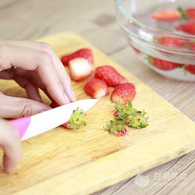 酸奶水果沙拉做法，水果酸奶沙拉怎么做（酸奶水果沙拉的做法）