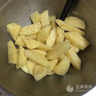 如何做孜然烤薯角，烤薯角怎么酥脆（烤孜然薯角的做法）