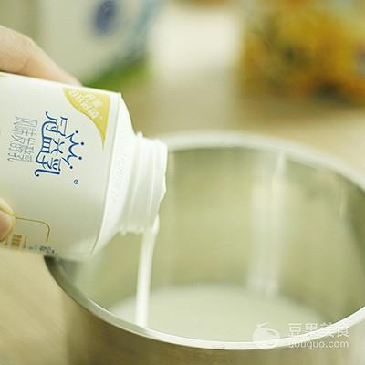 酸奶水果沙拉做法，水果酸奶沙拉怎么做（酸奶水果沙拉的做法）