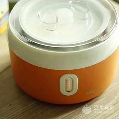 酸奶水果沙拉做法，水果酸奶沙拉怎么做（酸奶水果沙拉的做法）