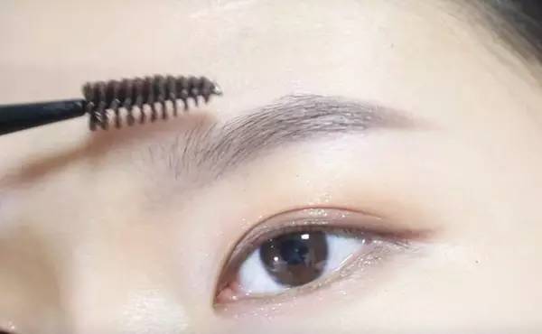 眉毛怎么能变浓密，怎么能让眉毛变浓密（3招儿让你画出浓密感眉毛）
