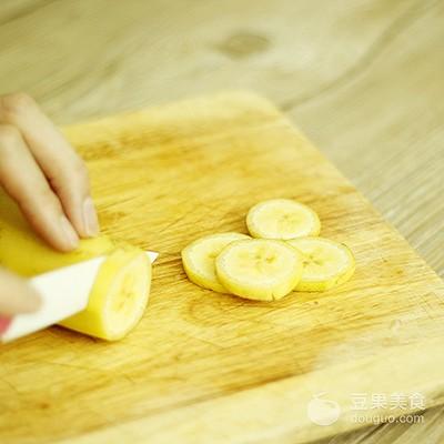 酸奶水果沙拉做法，水果酸奶沙拉怎么做（酸奶水果沙拉的做法）