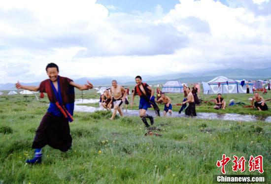 采花节是哪个民族的节日 采花节是什么节日，采花节是哪个民族的节日（香浪节 草原游牧生活的眷恋）