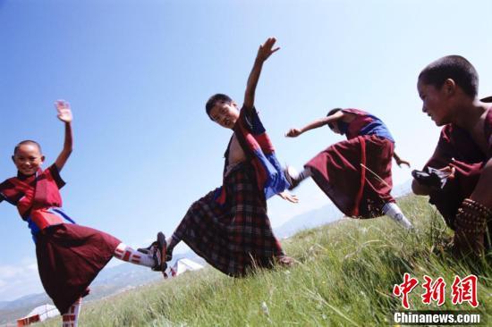 采花节是哪个民族的节日 采花节是什么节日，采花节是哪个民族的节日（香浪节 草原游牧生活的眷恋）