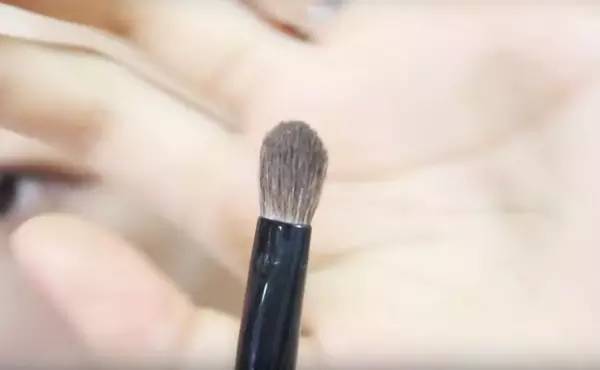 眉毛怎么能变浓密，怎么能让眉毛变浓密（3招儿让你画出浓密感眉毛）