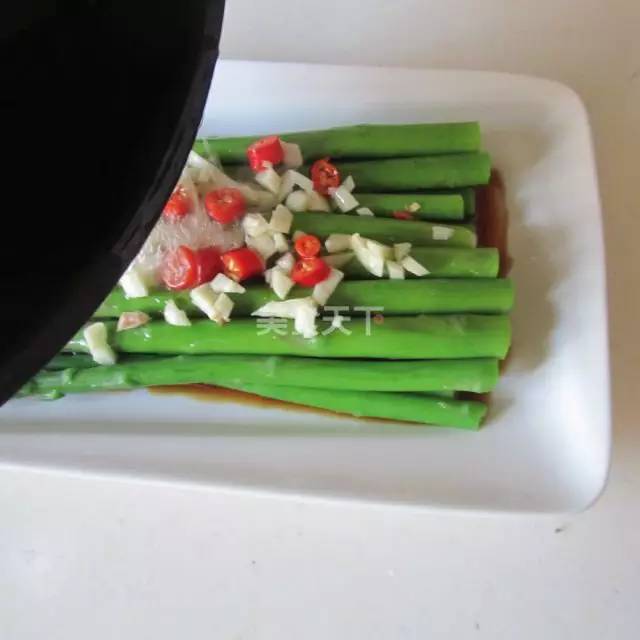 芦笋怎么做好吃法大全，芦笋怎么做的吃法（芦笋的60款中西式吃法）