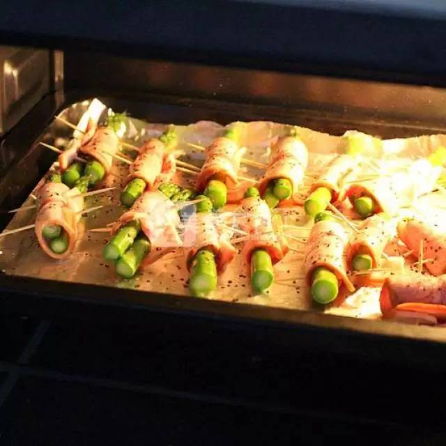 芦笋怎么做好吃法大全，芦笋怎么做的吃法（芦笋的60款中西式吃法）