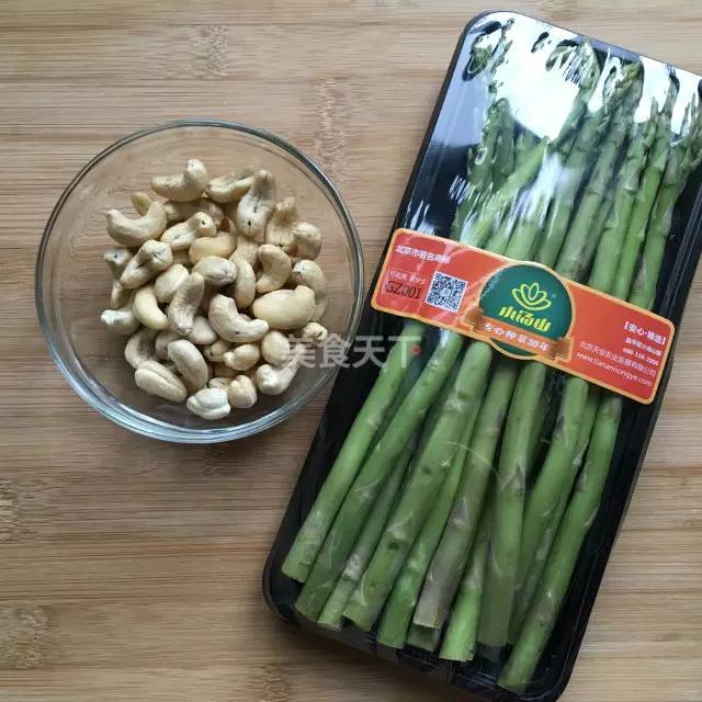 芦笋怎么做好吃法大全，芦笋怎么做的吃法（芦笋的60款中西式吃法）