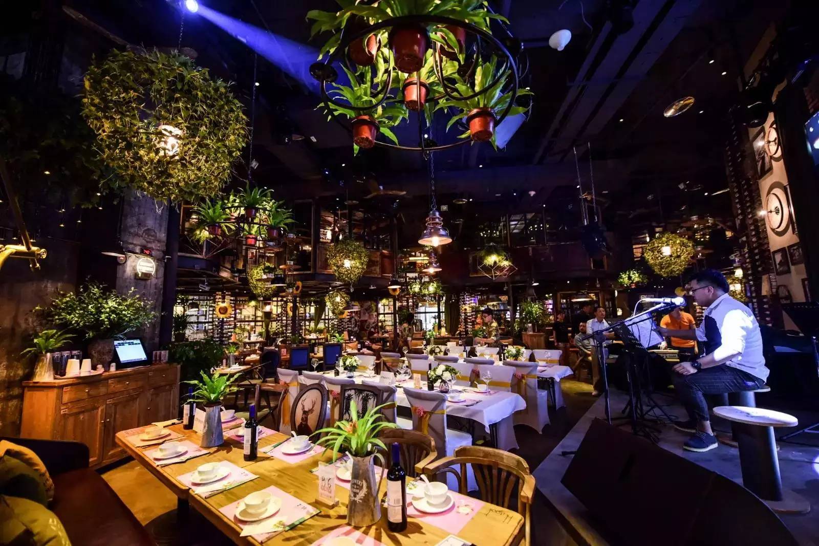 上海兰桂坊酒吧，兰桂坊酒家（渝中闹市区就有一个“兰桂坊”）