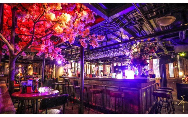 上海兰桂坊酒吧，兰桂坊酒家（渝中闹市区就有一个“兰桂坊”）