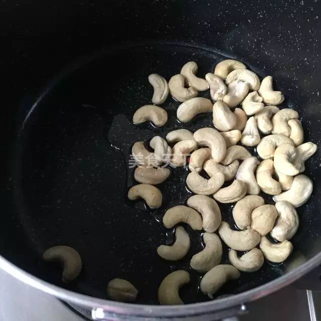 芦笋怎么做好吃法大全，芦笋怎么做的吃法（芦笋的60款中西式吃法）