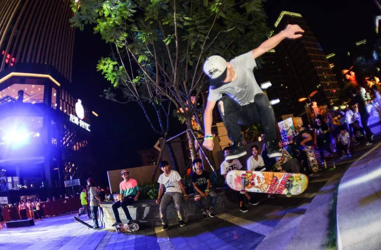 上海兰桂坊酒吧，兰桂坊酒家（渝中闹市区就有一个“兰桂坊”）