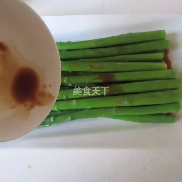 芦笋怎么做好吃法大全，芦笋怎么做的吃法（芦笋的60款中西式吃法）