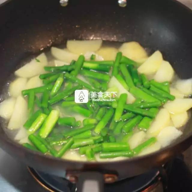 芦笋怎么做好吃法大全，芦笋怎么做的吃法（芦笋的60款中西式吃法）