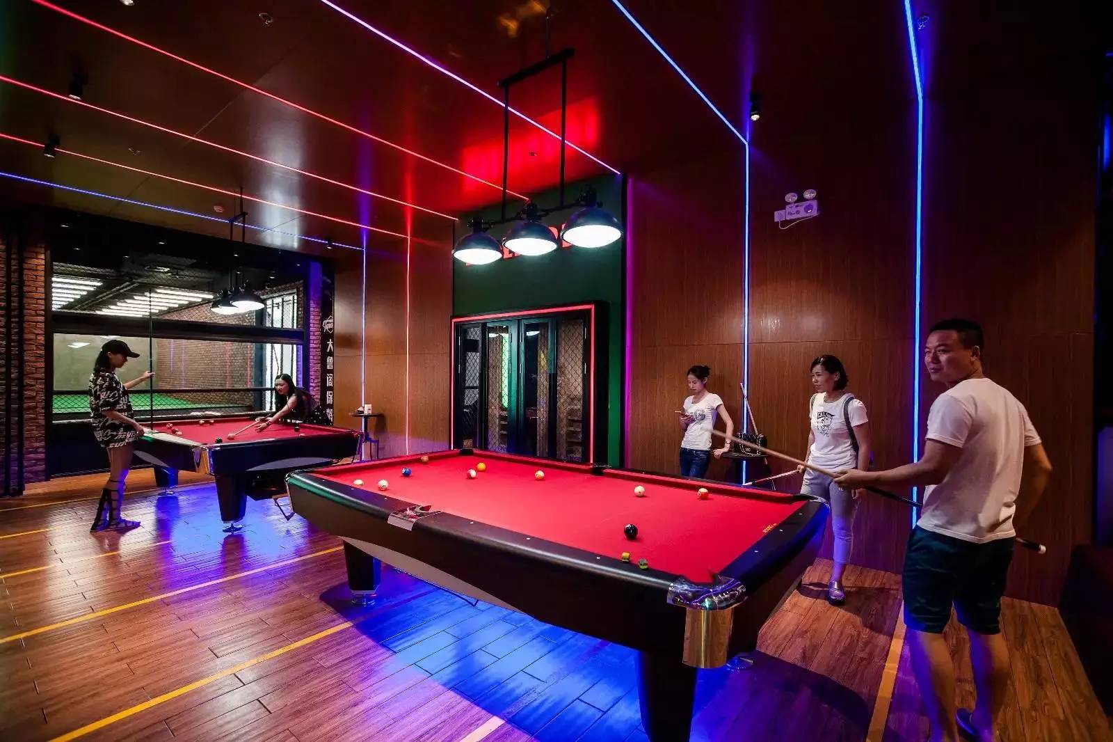 上海兰桂坊酒吧，兰桂坊酒家（渝中闹市区就有一个“兰桂坊”）