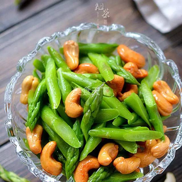 芦笋怎么做好吃法大全，芦笋怎么做的吃法（芦笋的60款中西式吃法）