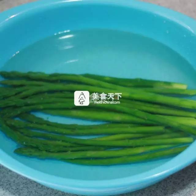 芦笋怎么做好吃法大全，芦笋怎么做的吃法（芦笋的60款中西式吃法）